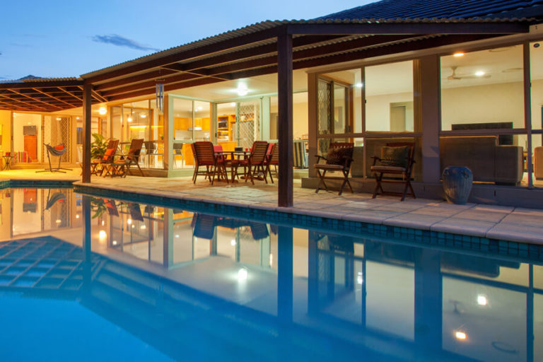 Luxus Pool bauen lassen Kosten